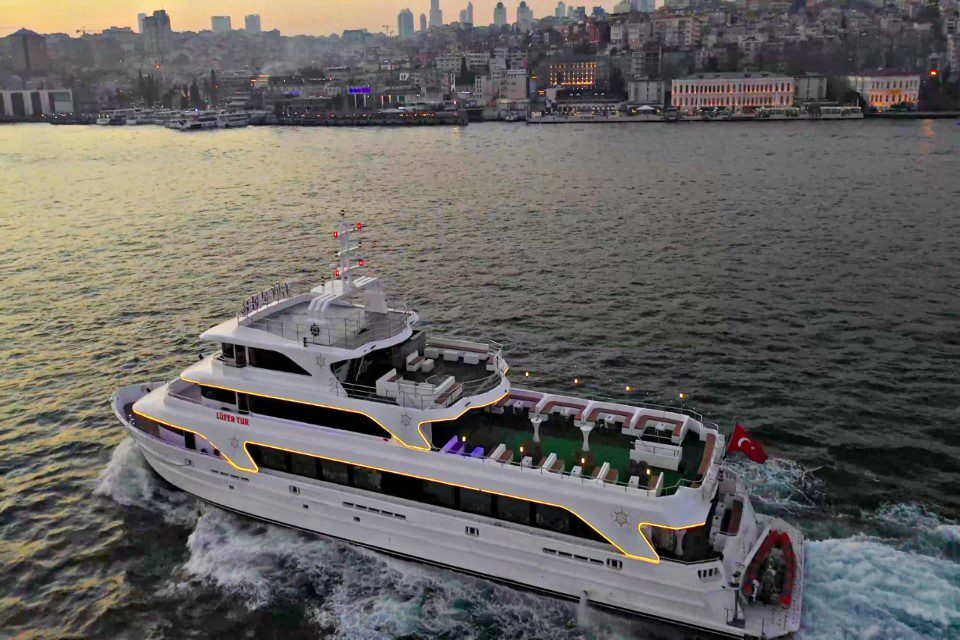 Bosphorus Dinner Cruise İstanbul