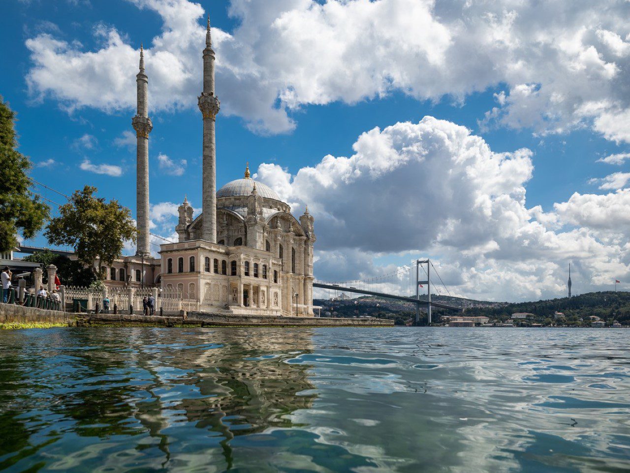 Istanbul Ortaköy Mosque: Bosphorus Jewel