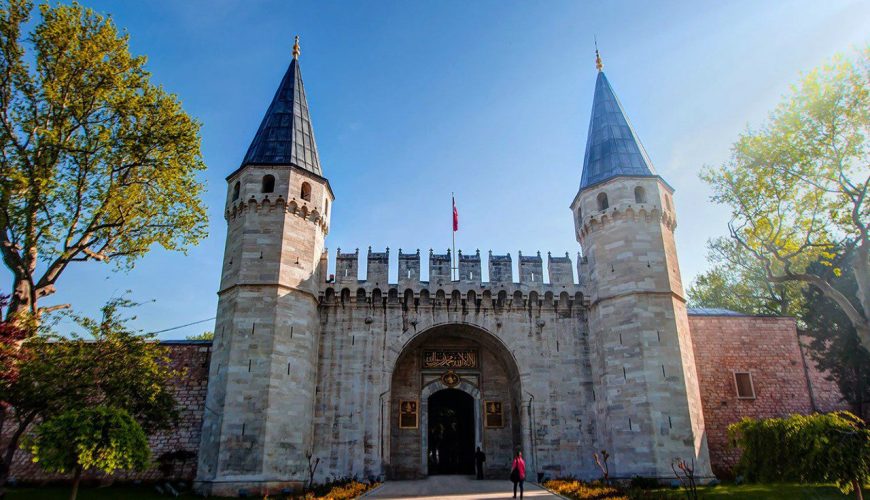 Topkapi Palace: Ottoman Majesty Unveiled