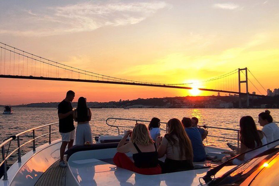 Experiencing a Mesmerizing Sunset Cruise in Istanbul